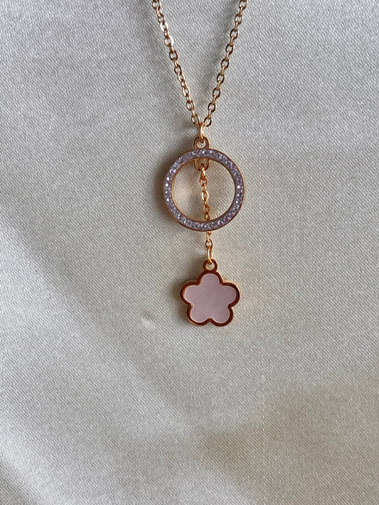 Collier Céleste Fleur Nacrée - détail pendentif