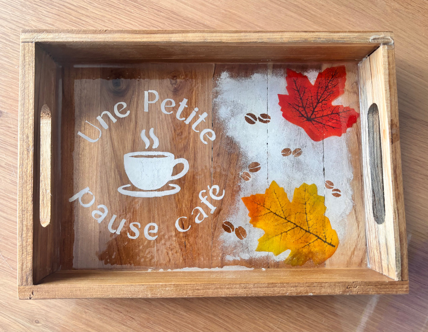Petit plateau en bois peint – Une petite pause café