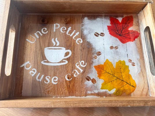 Petit plateau en bois peint – Une petite pause café
